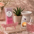 La Vie Est Belle-inspired wax melt snap bar with a sweet fruity, floral and vanilla fragrance.