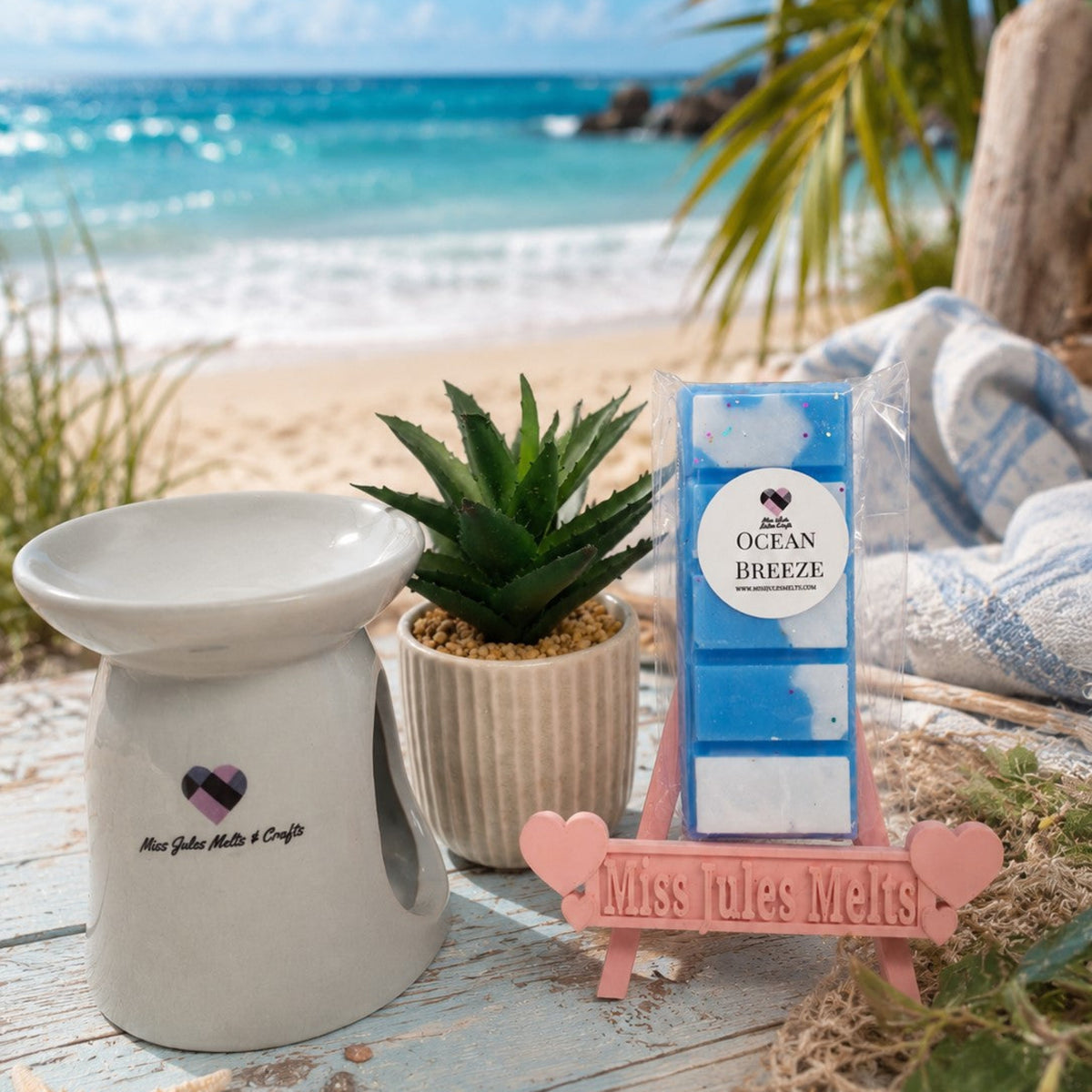 Ocean Breeze scented wax melts by Miss Jules Melts & Crafts with fresh marine, citrus, floral and soft woody fragrance notes