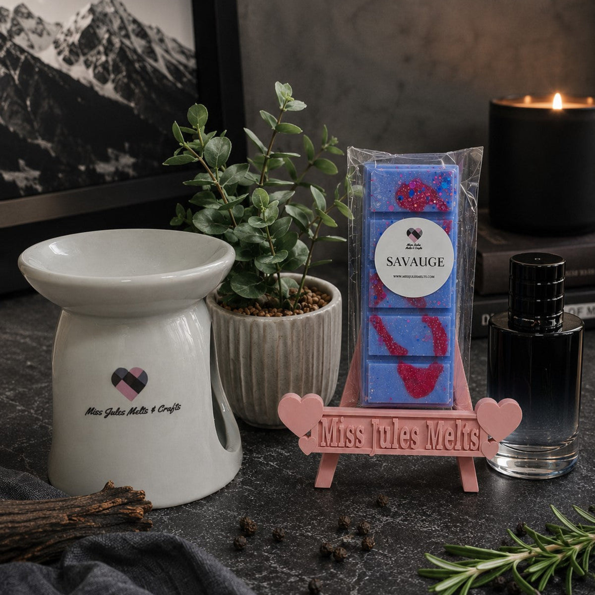 Sauvage-inspired wax melt snap bar with a fresh bergamot, spicy and woody fragrance.
